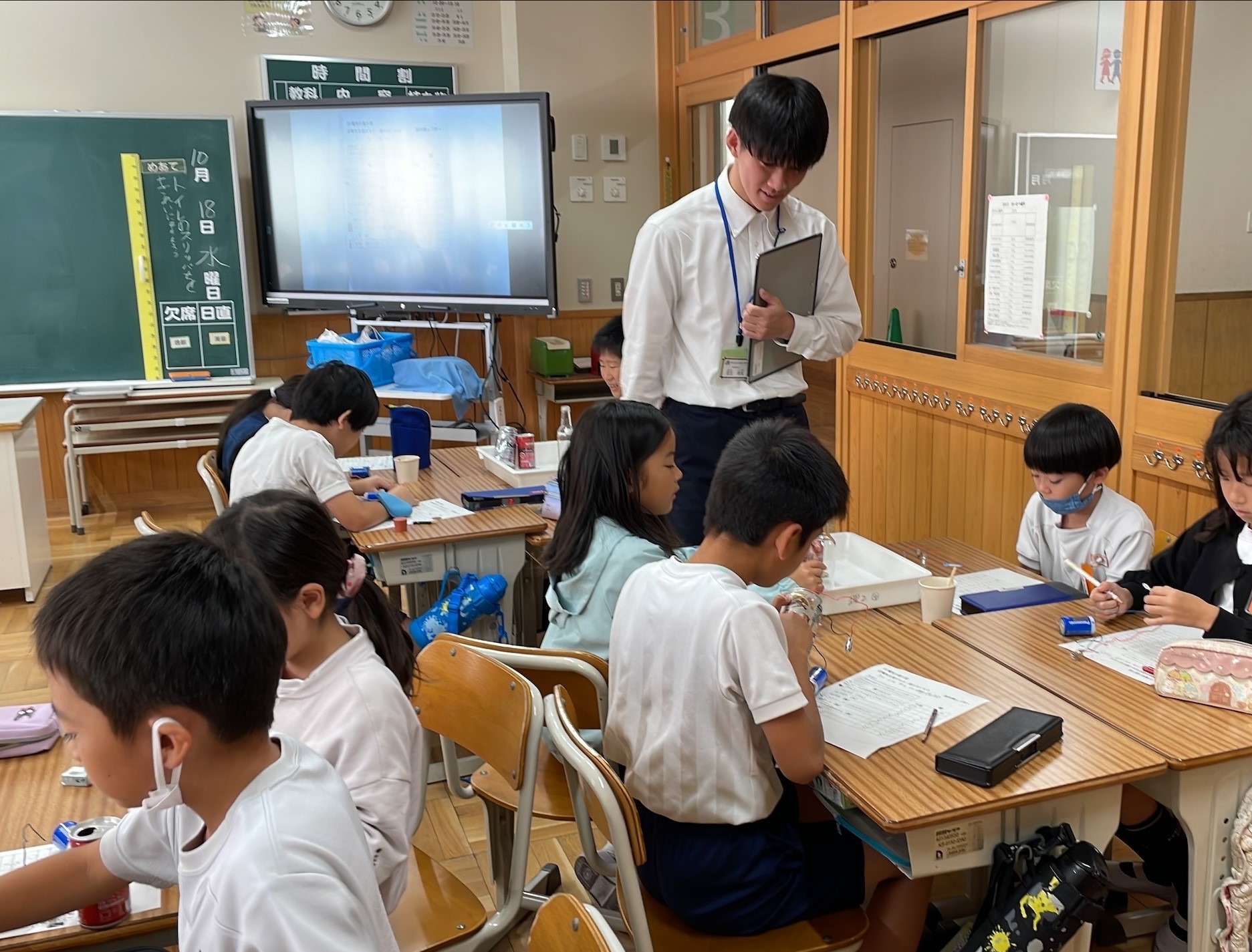 3年生 教育実習生理科の授業 電気を通すもの: 愛知県高浜市立